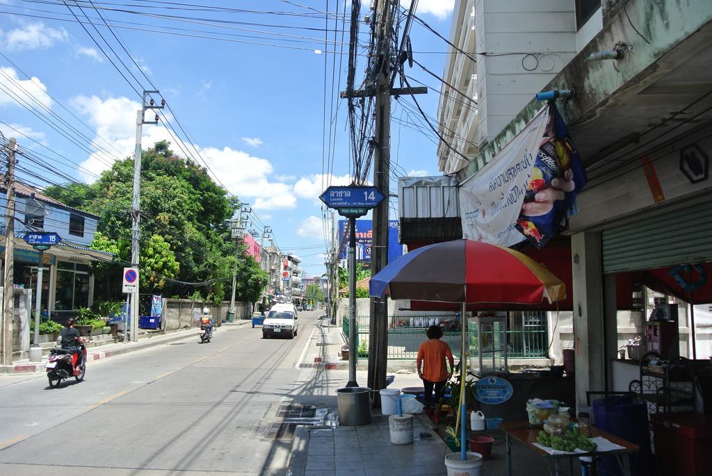 M.R.Ken Homestay Bangkok Exterior photo